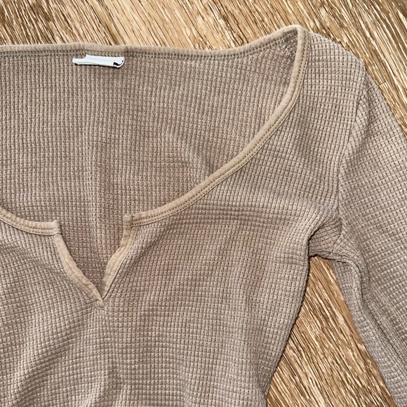 TNA Waffle Scoopneck Longsleeve Aritzia in beige✨ - Picture 3 of 4